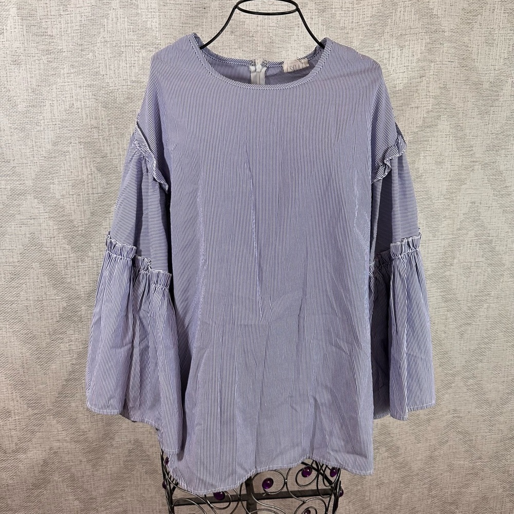 Anthropologie DRA Los Angeles blue and white striped oversized flutter sleeves